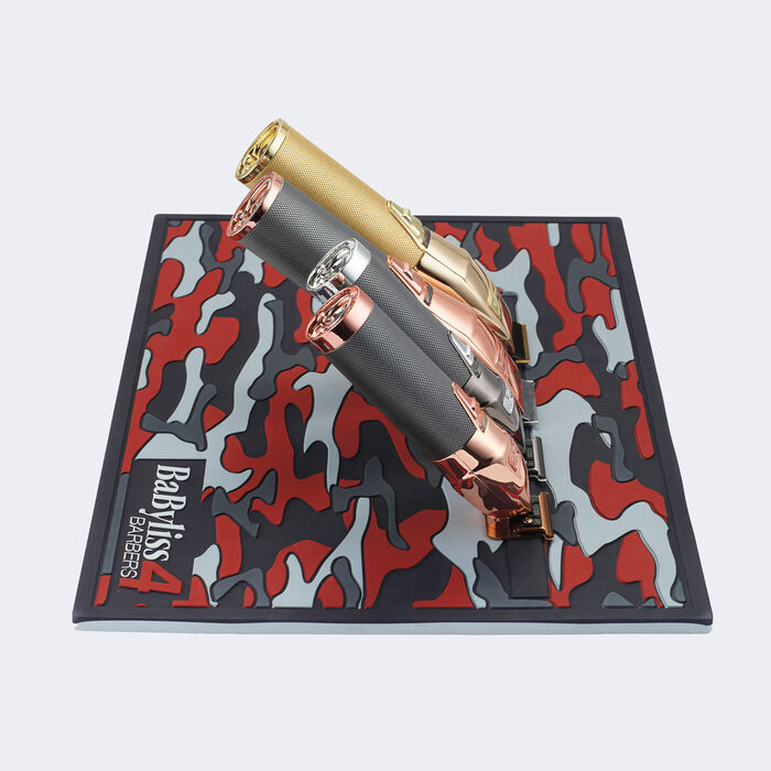 Tapete de barbero con tira magnética BaBylissPRO®, en camuflaje rojo