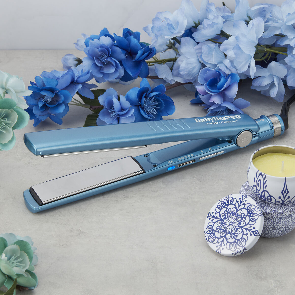 Plancha alisadora iónica de 1¼ in BaBylissPRO® Nano Titanium™
