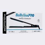 Plancha alisadora ultradelgada de 1½ in BaBylissPRO® Nano Titanium™, en negro y azul (edición limitada)